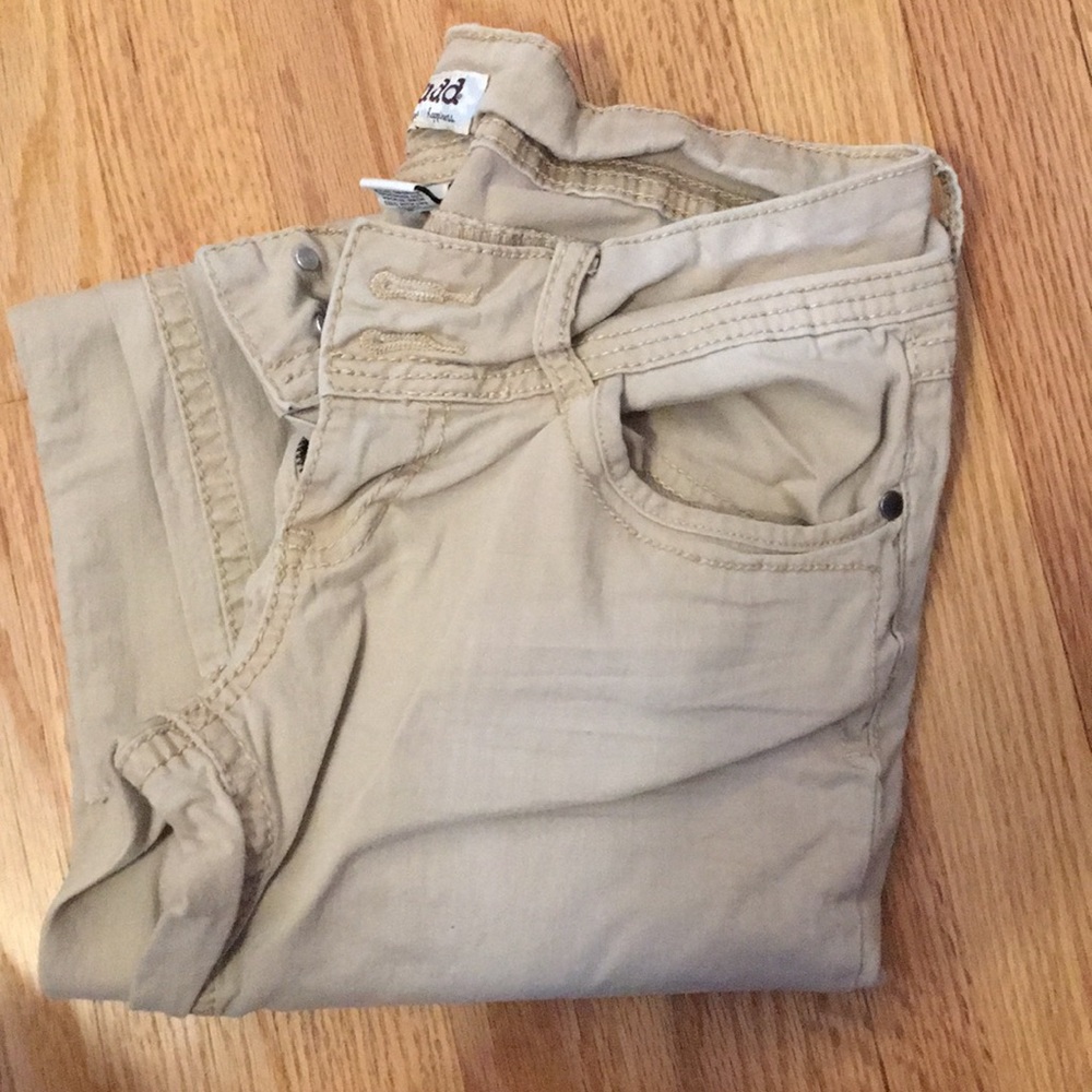 Mudd khaki capris.